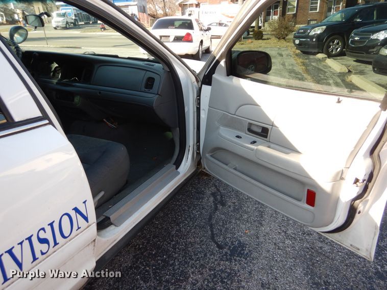 image for item DH5059 2005 Ford Crown Victoria Police Interceptor