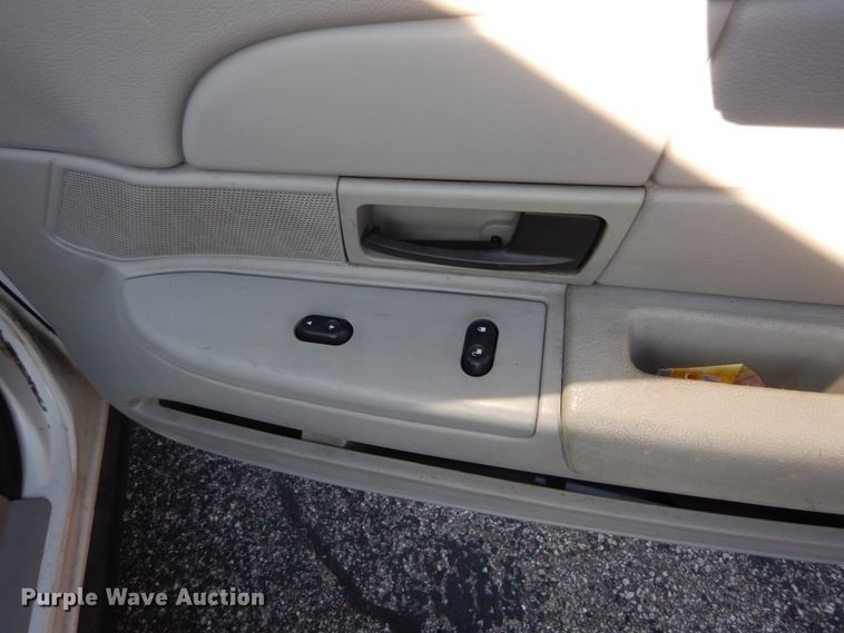 image for item DH5059 2005 Ford Crown Victoria Police Interceptor