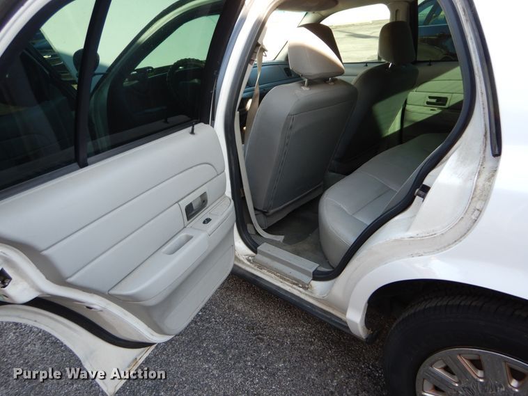 image for item DH5059 2005 Ford Crown Victoria Police Interceptor