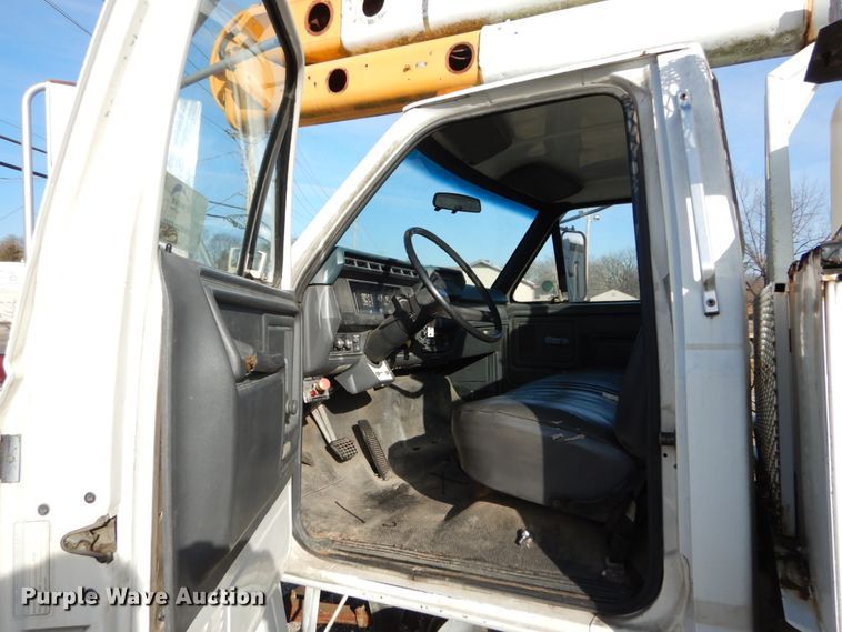 image for item DH5060 1994 Ford F600 bucket truck