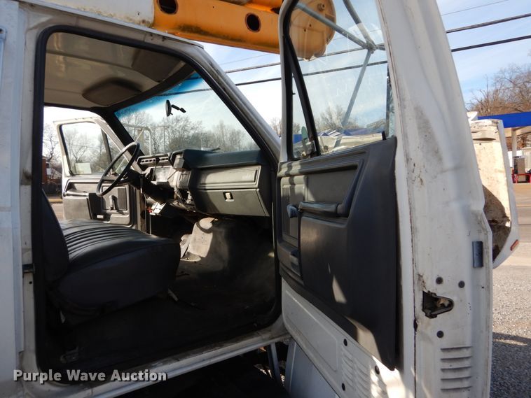 image for item DH5060 1994 Ford F600 bucket truck