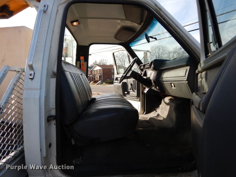 image for item DH5060 1994 Ford F600 bucket truck