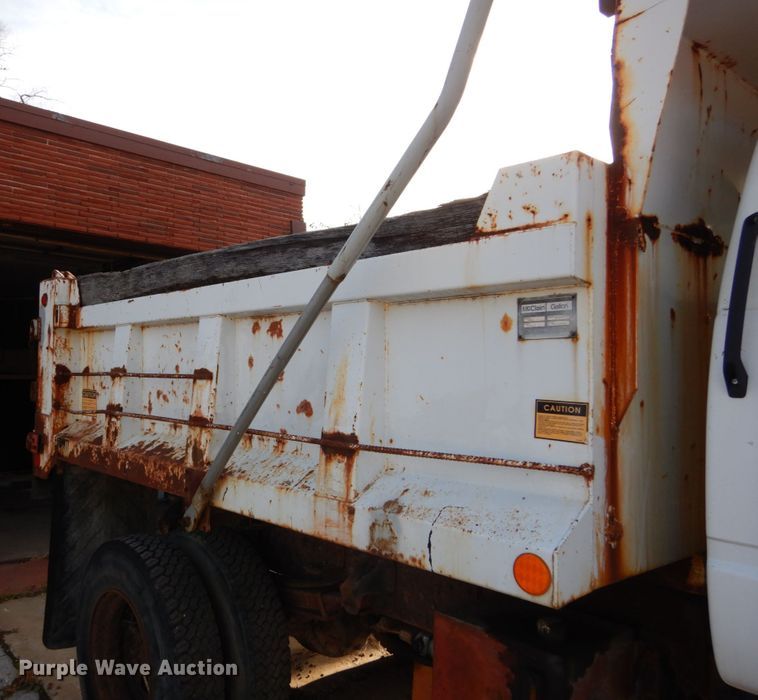 image for item DH5061 1999 GMC C7500 dump truck