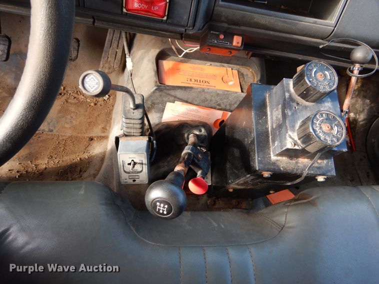 image for item DH5061 1999 GMC C7500 dump truck