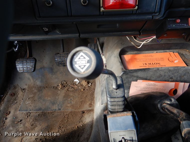 image for item DH5061 1999 GMC C7500 dump truck