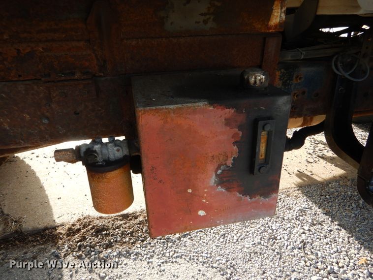 image for item DH5061 1999 GMC C7500 dump truck