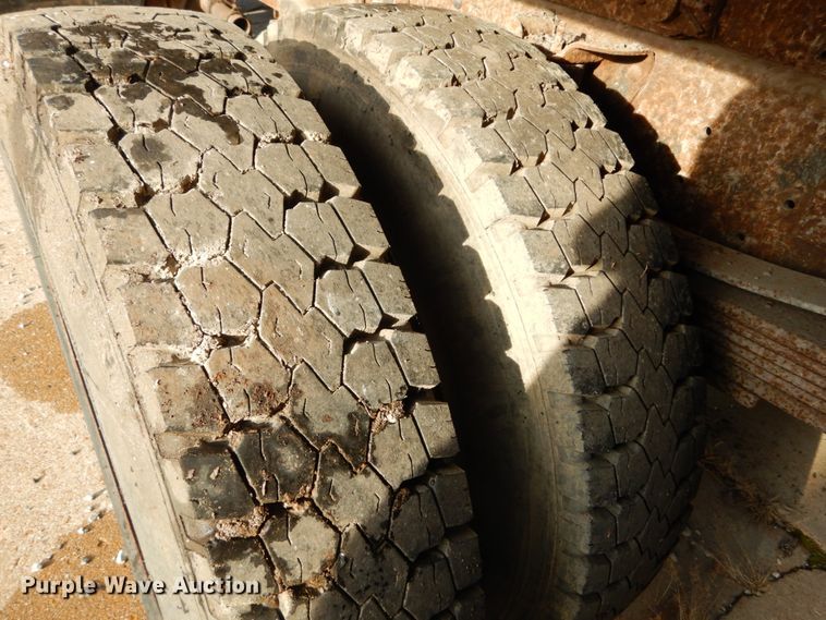 image for item DH5061 1999 GMC C7500 dump truck