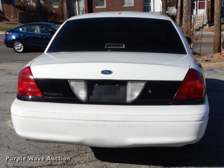 image for item DH5066 2005 Ford Crown Victoria Police Interceptor