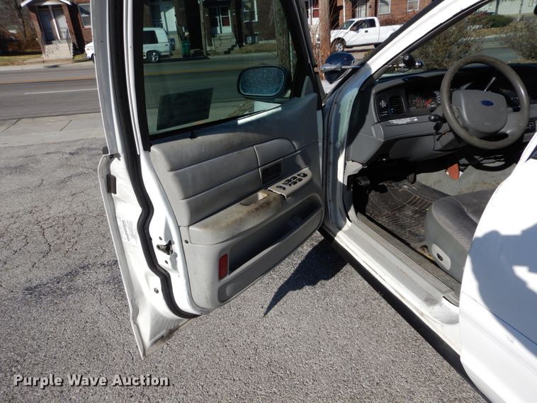 image for item DH5066 2005 Ford Crown Victoria Police Interceptor