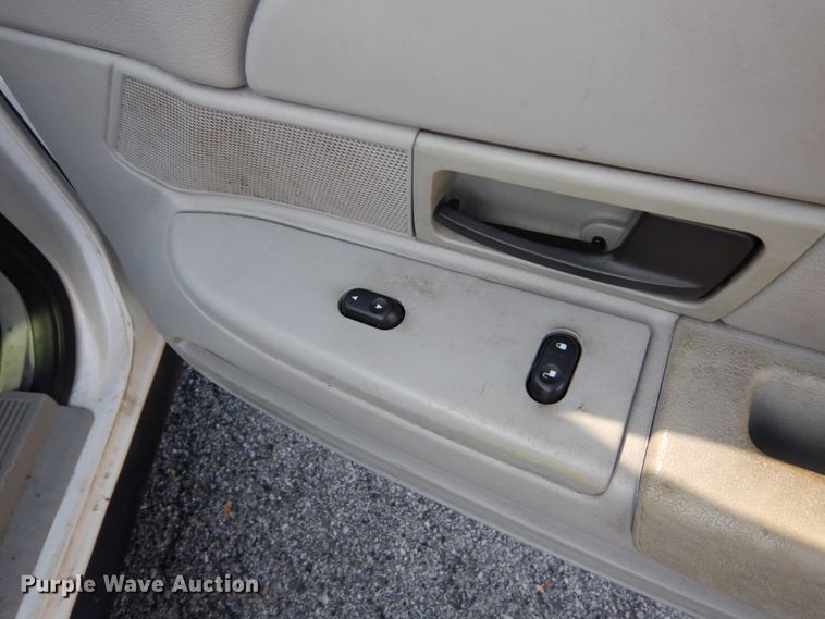 image for item DH5066 2005 Ford Crown Victoria Police Interceptor