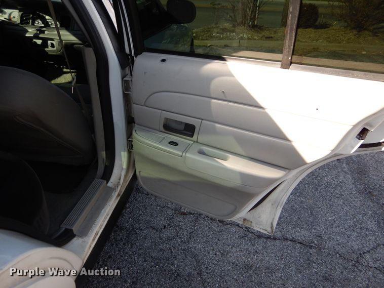 image for item DH5066 2005 Ford Crown Victoria Police Interceptor