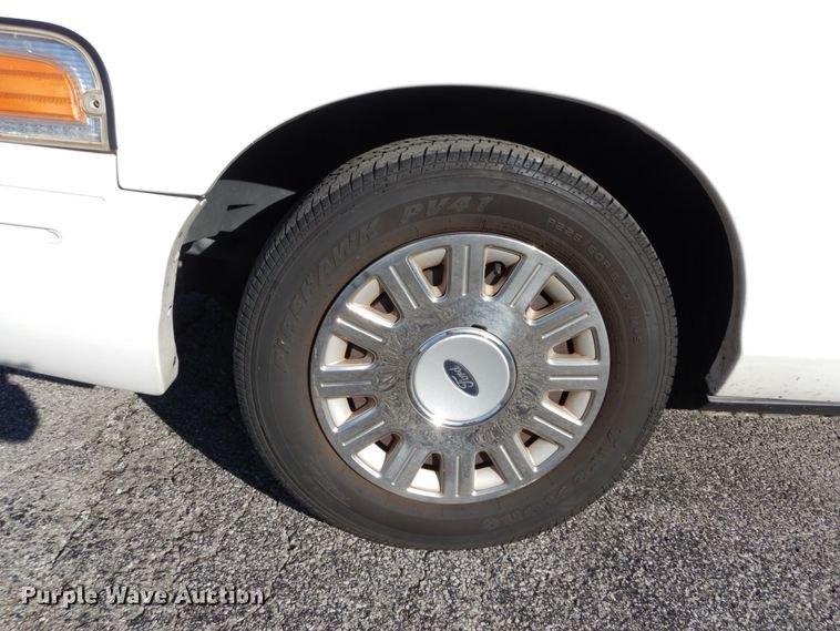 image for item DH5066 2005 Ford Crown Victoria Police Interceptor