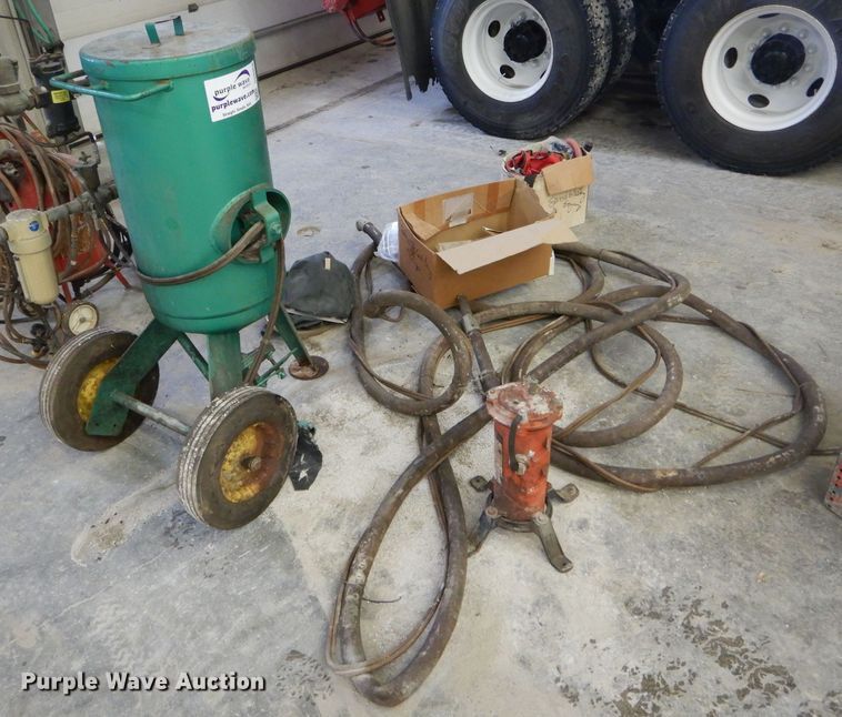 image for item DH6950 1992 Clemco 1648 sandblaster