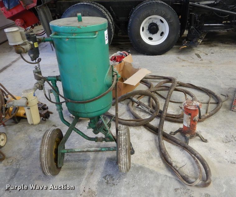 image for item DH6950 1992 Clemco 1648 sandblaster