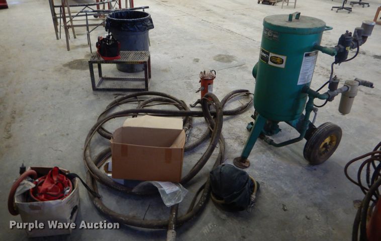 image for item DH6950 1992 Clemco 1648 sandblaster