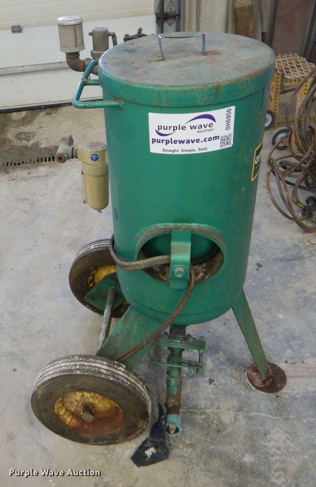 image for item DH6950 1992 Clemco 1648 sandblaster
