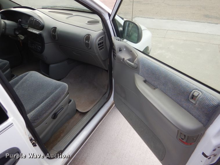 image for item FG9866 1997 Dodge Grand Caravan SE van
