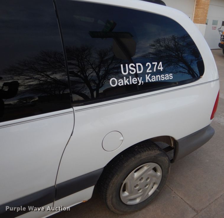 image for item FG9866 1997 Dodge Grand Caravan SE van