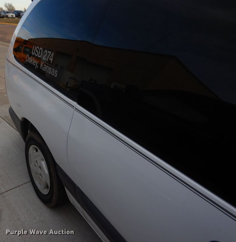 image for item FG9866 1997 Dodge Grand Caravan SE van