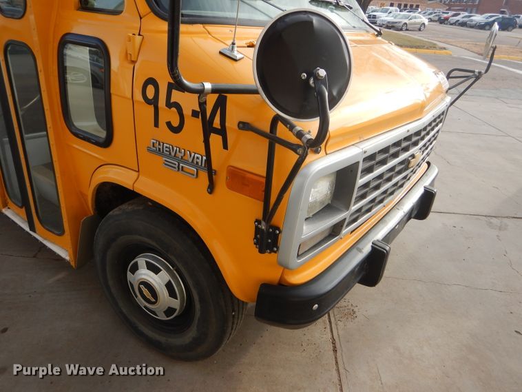 image for item FG9867 1995 Chevrolet G30 school bus