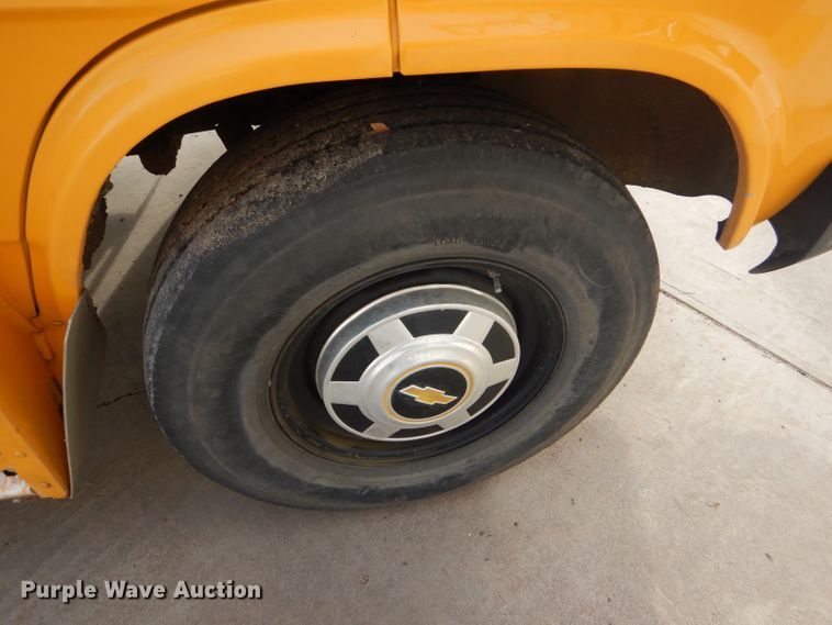 image for item FG9867 1995 Chevrolet G30 school bus