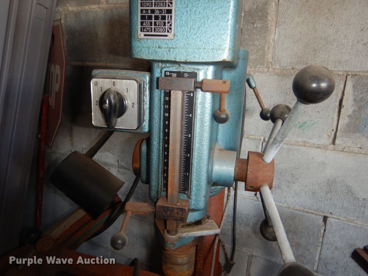 image for item FG9869 Winona Van Norman L250BW seat and guide machine