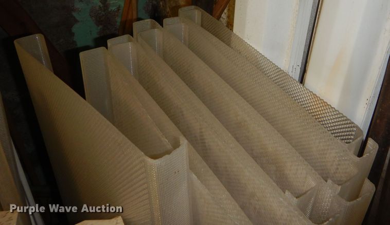 image for item FG9871 Fluorescent light fixtures