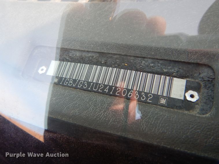 image for item FG9916 2004 Chevrolet Express G3500 Blue Bird school bus