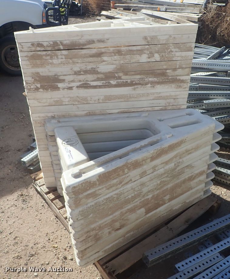 image for item FK9739 Approximately 30 plastic A-frames