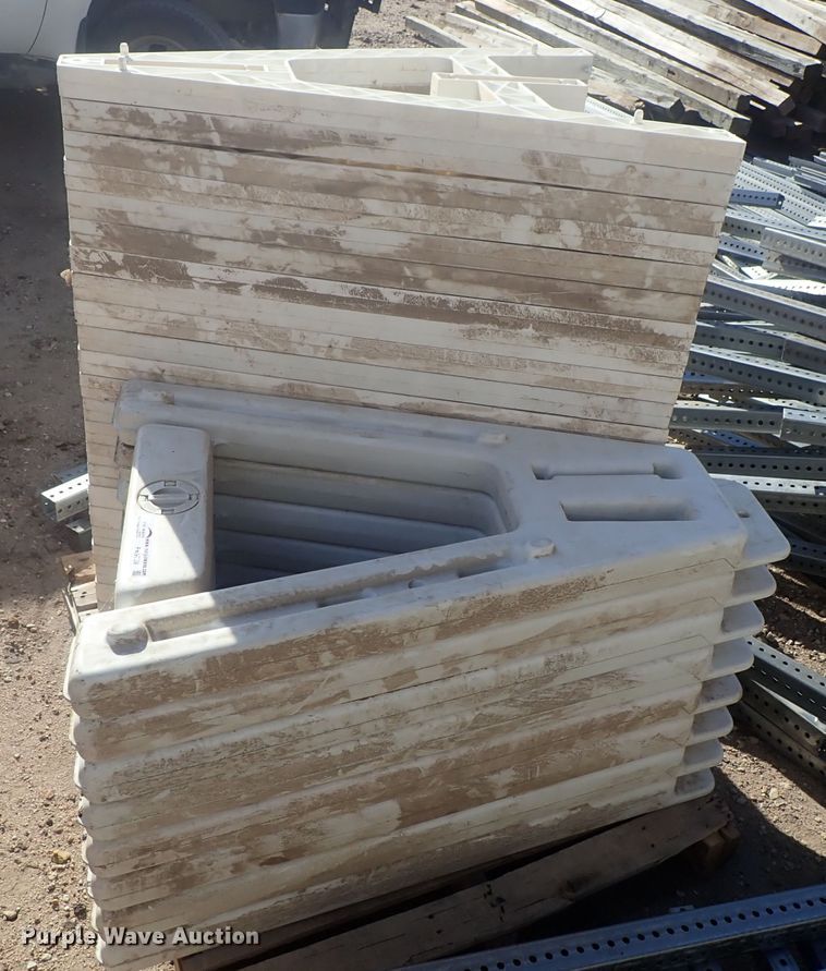 image for item FK9739 Approximately 30 plastic A-frames