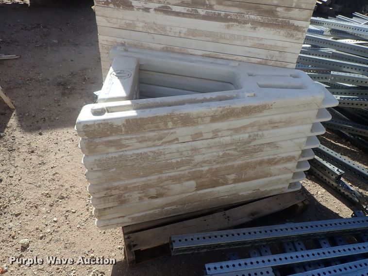 image for item FK9739 Approximately 30 plastic A-frames