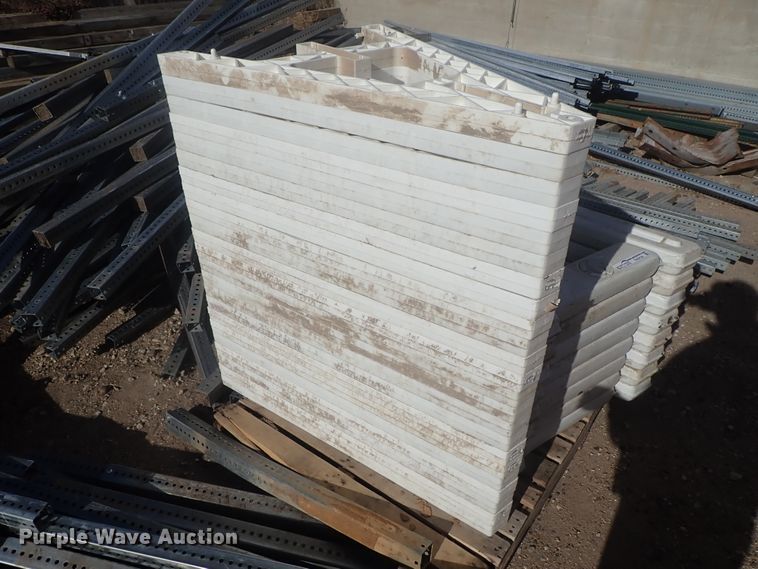 image for item FK9739 Approximately 30 plastic A-frames