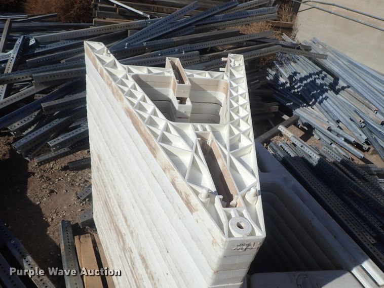 image for item FK9739 Approximately 30 plastic A-frames