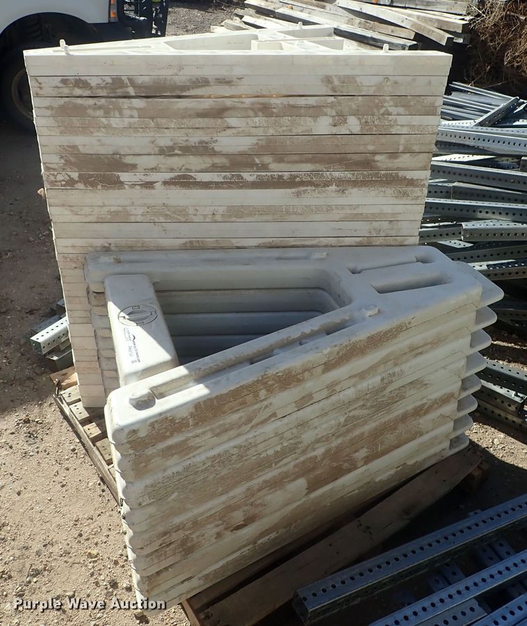 image for item FK9739 Approximately 30 plastic A-frames