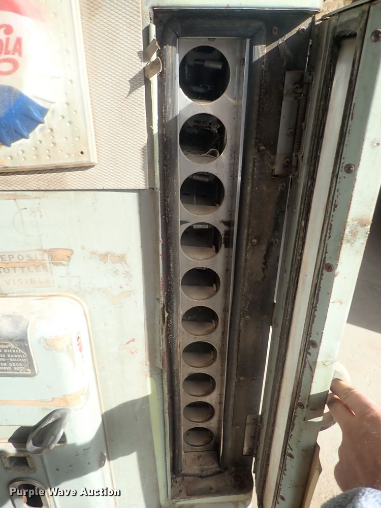 image for item FK9749 Vendo vending machine