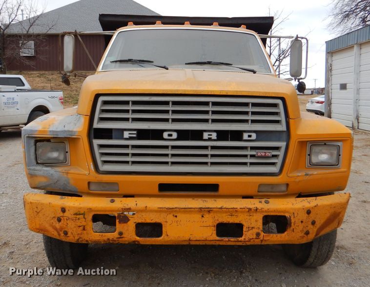 image for item GB9523 1982 Ford F600G dump truck
