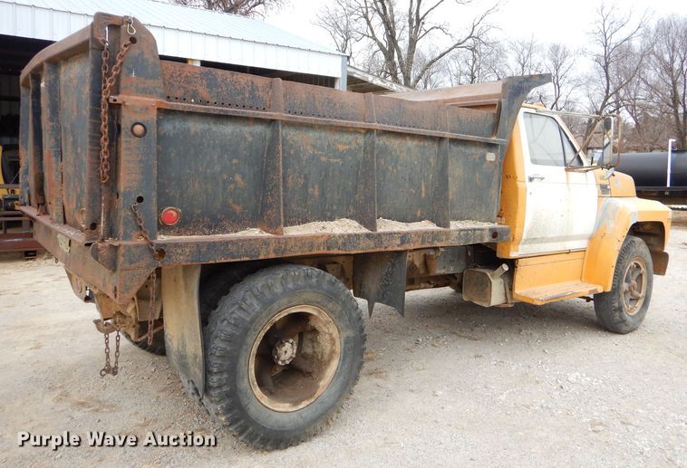 image for item GB9523 1982 Ford F600G dump truck