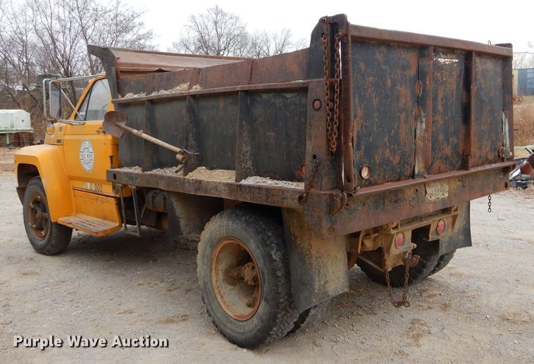 image for item GB9523 1982 Ford F600G dump truck