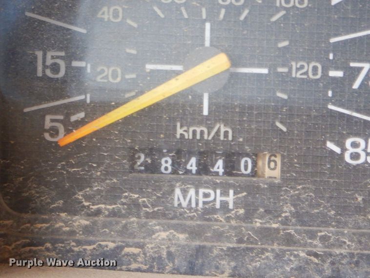 image for item GB9523 1982 Ford F600G dump truck