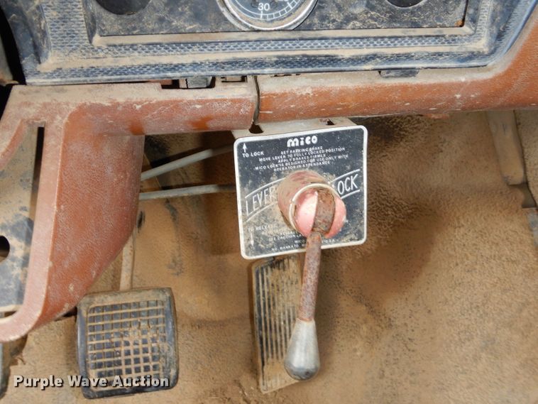 image for item GB9523 1982 Ford F600G dump truck