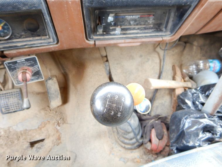 image for item GB9523 1982 Ford F600G dump truck