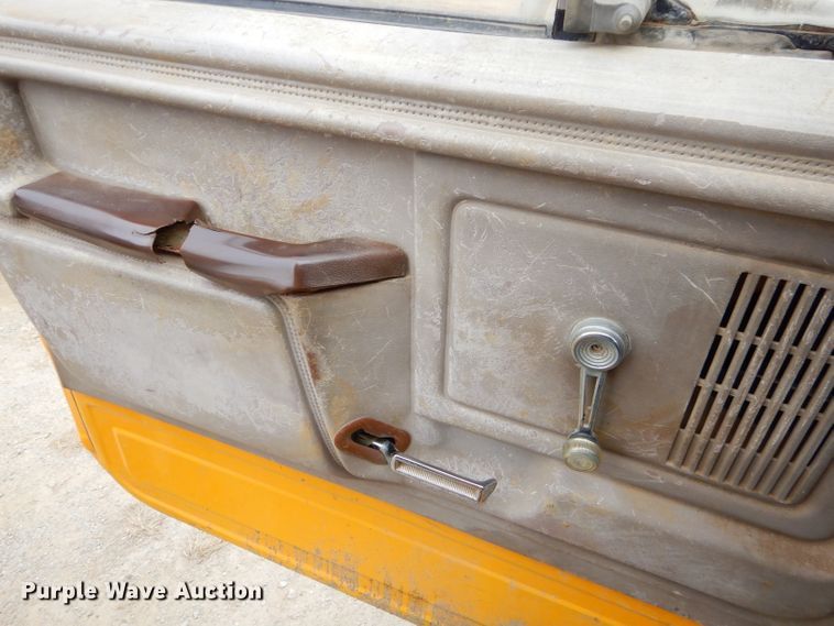 image for item GB9523 1982 Ford F600G dump truck