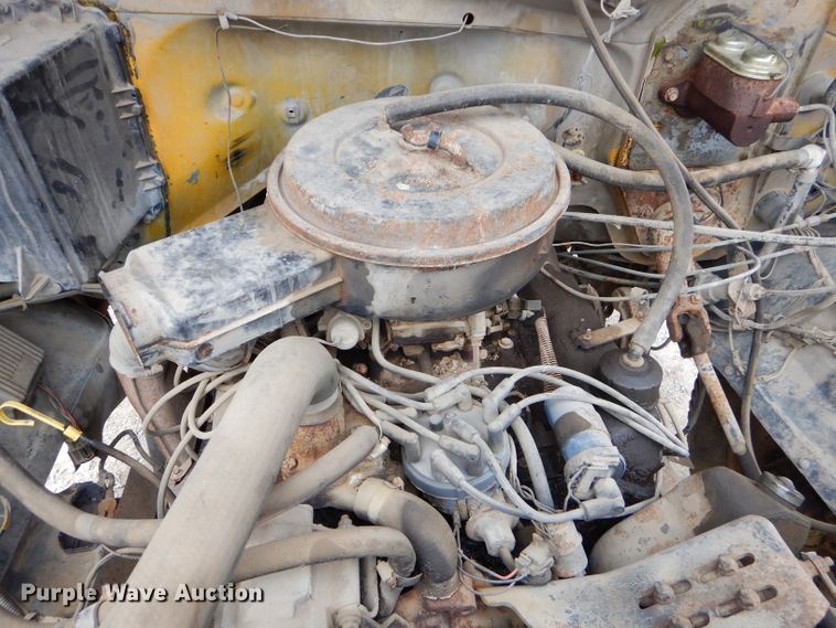 image for item GB9523 1982 Ford F600G dump truck