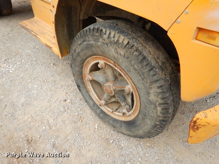 image for item GB9523 1982 Ford F600G dump truck