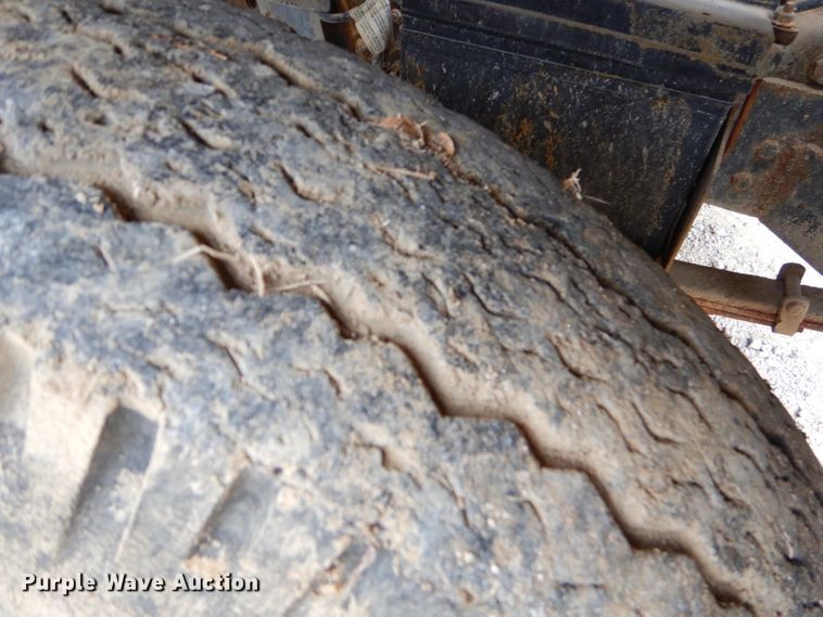 image for item GB9523 1982 Ford F600G dump truck