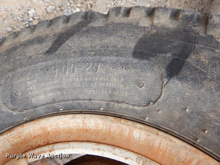 image for item GB9523 1982 Ford F600G dump truck