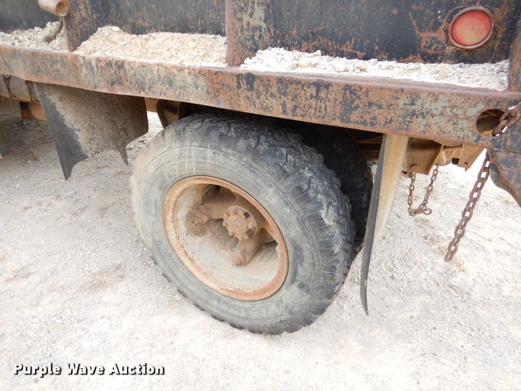 image for item GB9523 1982 Ford F600G dump truck