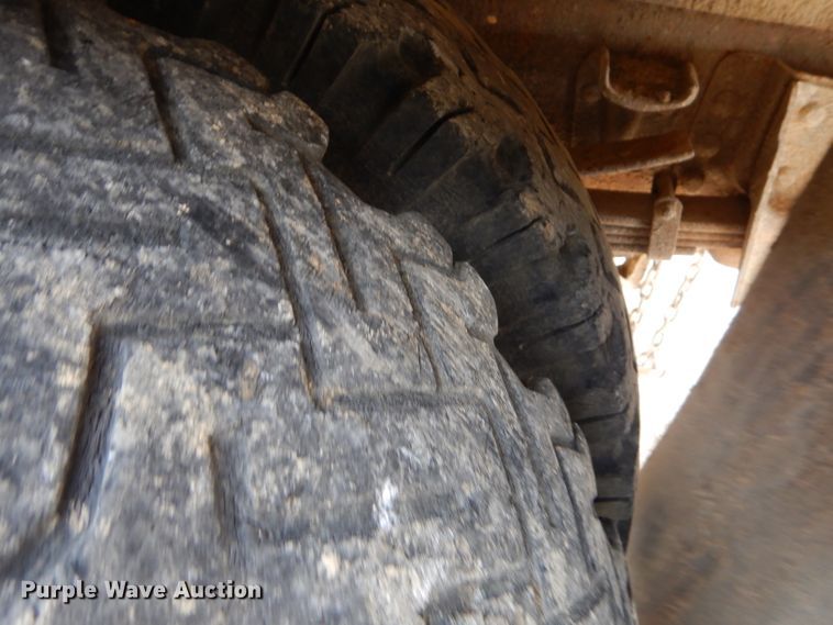 image for item GB9523 1982 Ford F600G dump truck