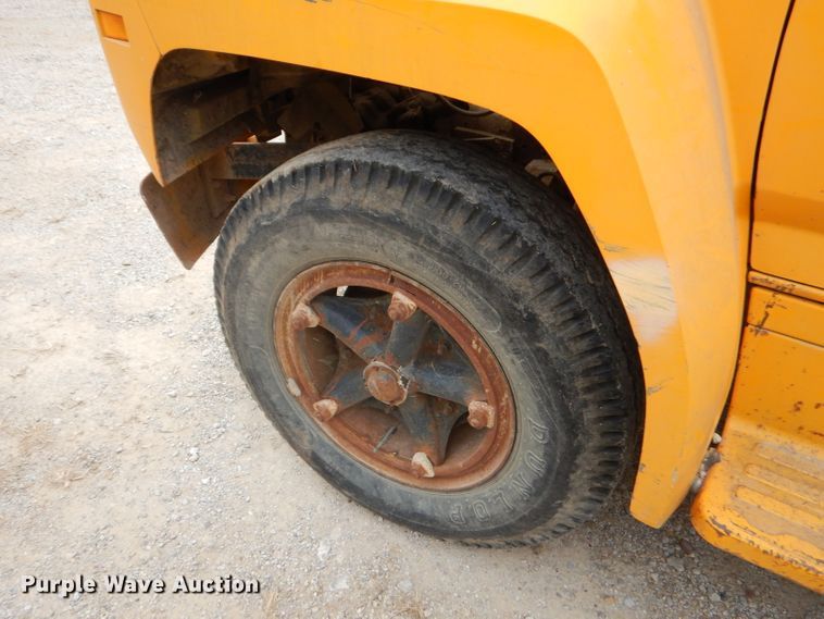 image for item GB9523 1982 Ford F600G dump truck