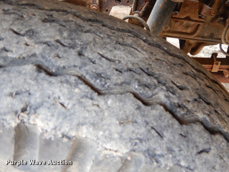 image for item GB9523 1982 Ford F600G dump truck